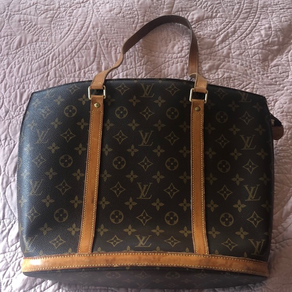 Louis Vuitton Handbags - Louis Vuitton tote (it’s real) Louis Vuitton Handbags - Louis Vuitton tote (it’s real)